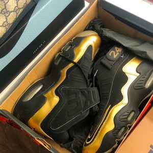 Black and gold King Griffey’s